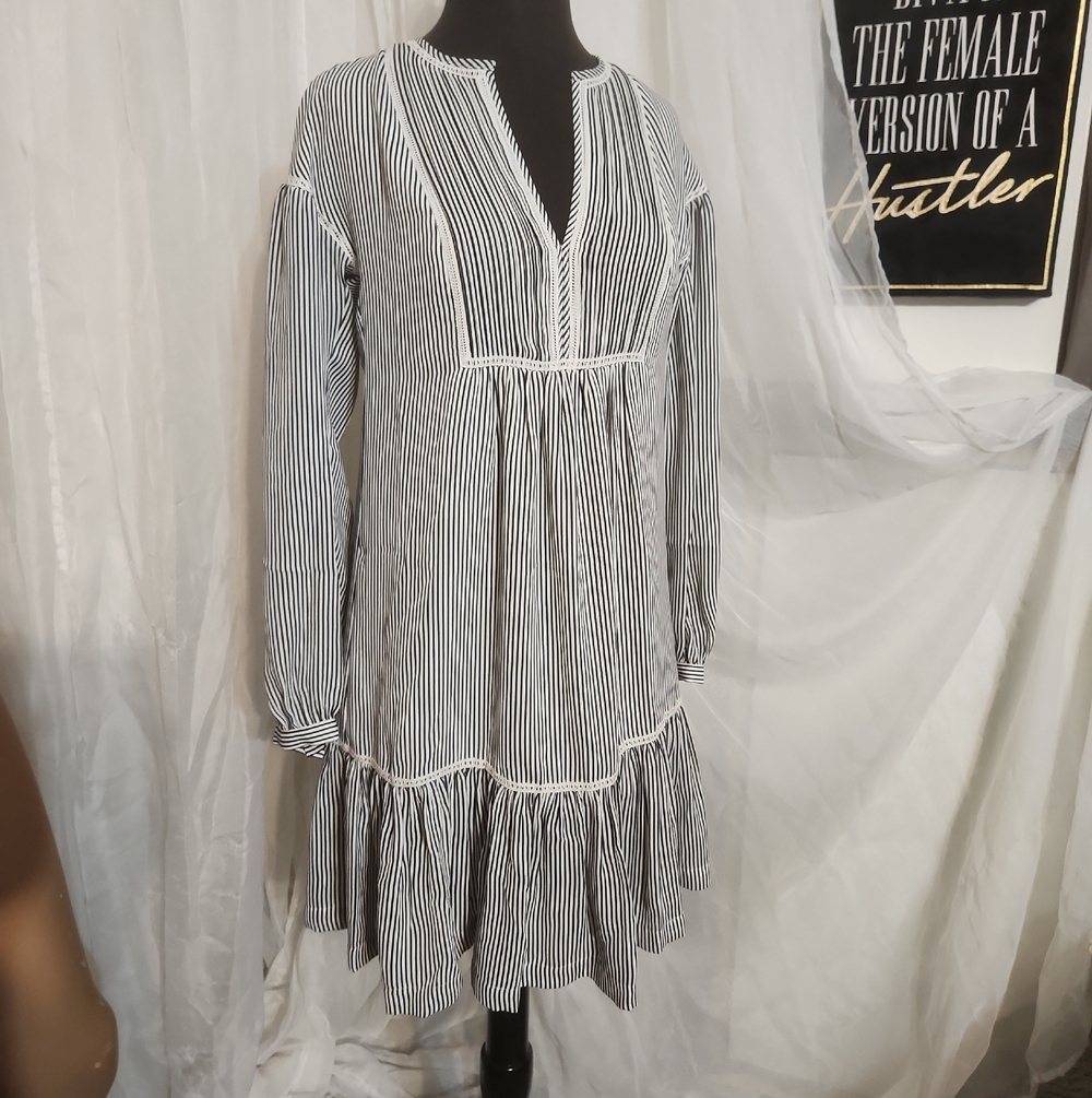 Banana republic Black And White stripes dress size XS #046
